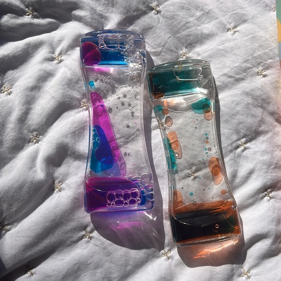 FIDGETS - Picture 3 of 4